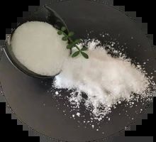 Sulfato di ammonio cristallino in imballaggio neutro per uso come fertilizzante e additivo